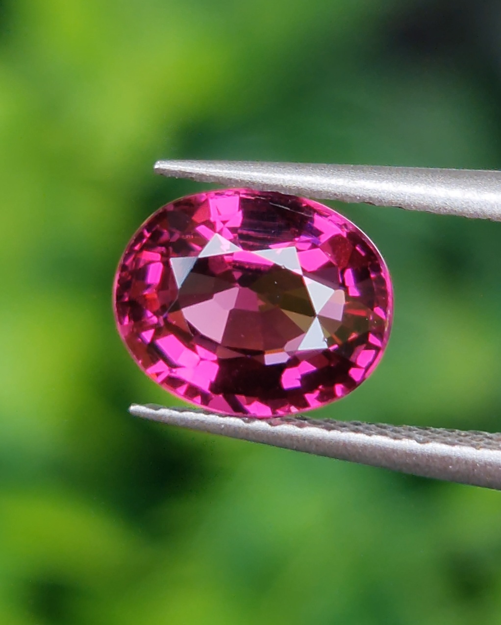 พลอย โรโดไลต์ กาเน็ท Rhodolite Garnet 1.40 กะรัต Cts.พลอยแท้ อัญมณีมงคลประจําวันเกิด เครื่องประดับพลอย