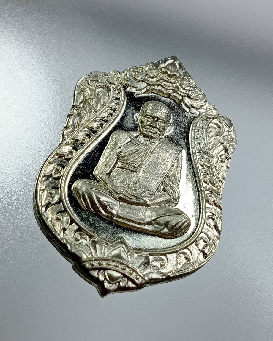 A7727 เหรียญเสมา หลวงพ่อเงิน วัดบางคลาน จ.พิจิตร รุ่นฉลองเลื่อนสมณศักดิ์ 111ปี ปี2557