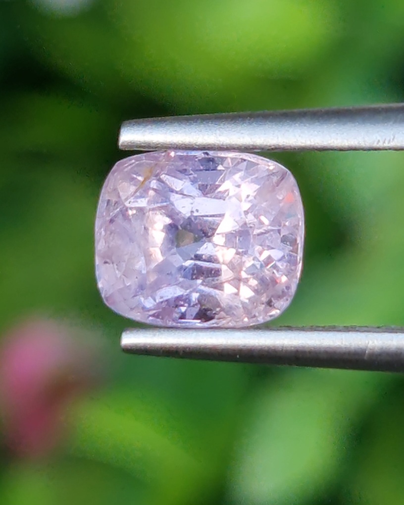 พลอย สปิเนล (Spinel) 1.46 กะรัต (Cts.) ดิบ (Unheated) พลอยแท้ อัญมณีมงคลประจําวันเกิด เครื่องประดับพลอย