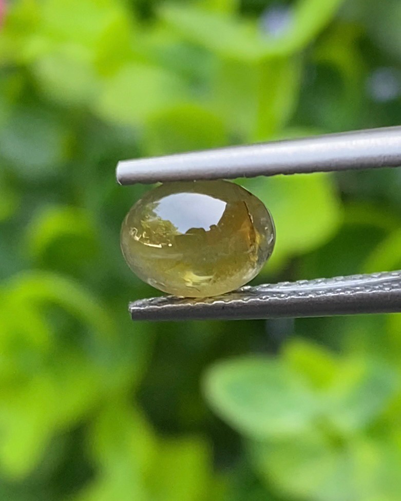 พลอย ตาแมว คริโซเบริล Cat eye Chrysoberyl 1.10 กะรัต (Cts.) พลอยแท้ อัญมณีมงคลประจําวันเกิด เครื่องประดับพลอย