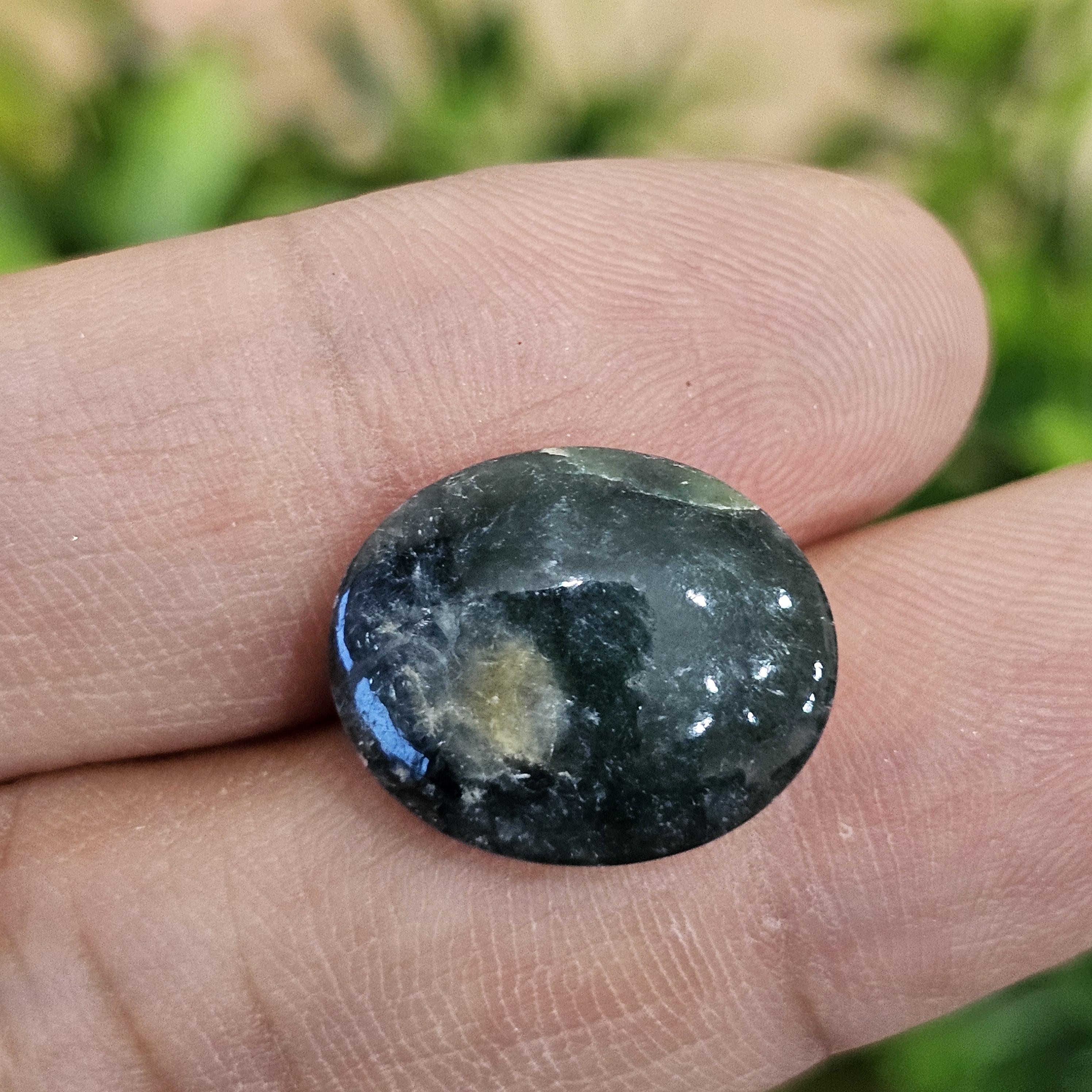 หยกพม่าเจียรนัย (Burmese jade ) 11.36 กะรัต หยกแท้ อัญมณีมงคลประจําวันเกิด เครื่องประดับหยก