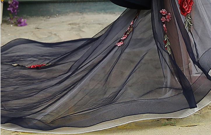 Pre-order ชุดราตรีเด็ก ชุดออกงาน ชุดแฟนซี ชุดกระโปรง สไตล์เจ้าหญิง แขนกุด ผ้าลูกไม้ช่วงอก แต่งดอกไม้ช่วงเอว กระโปรงผ้าไหมดัชเชต ปล่อยชายยาว มีซิปหลัง