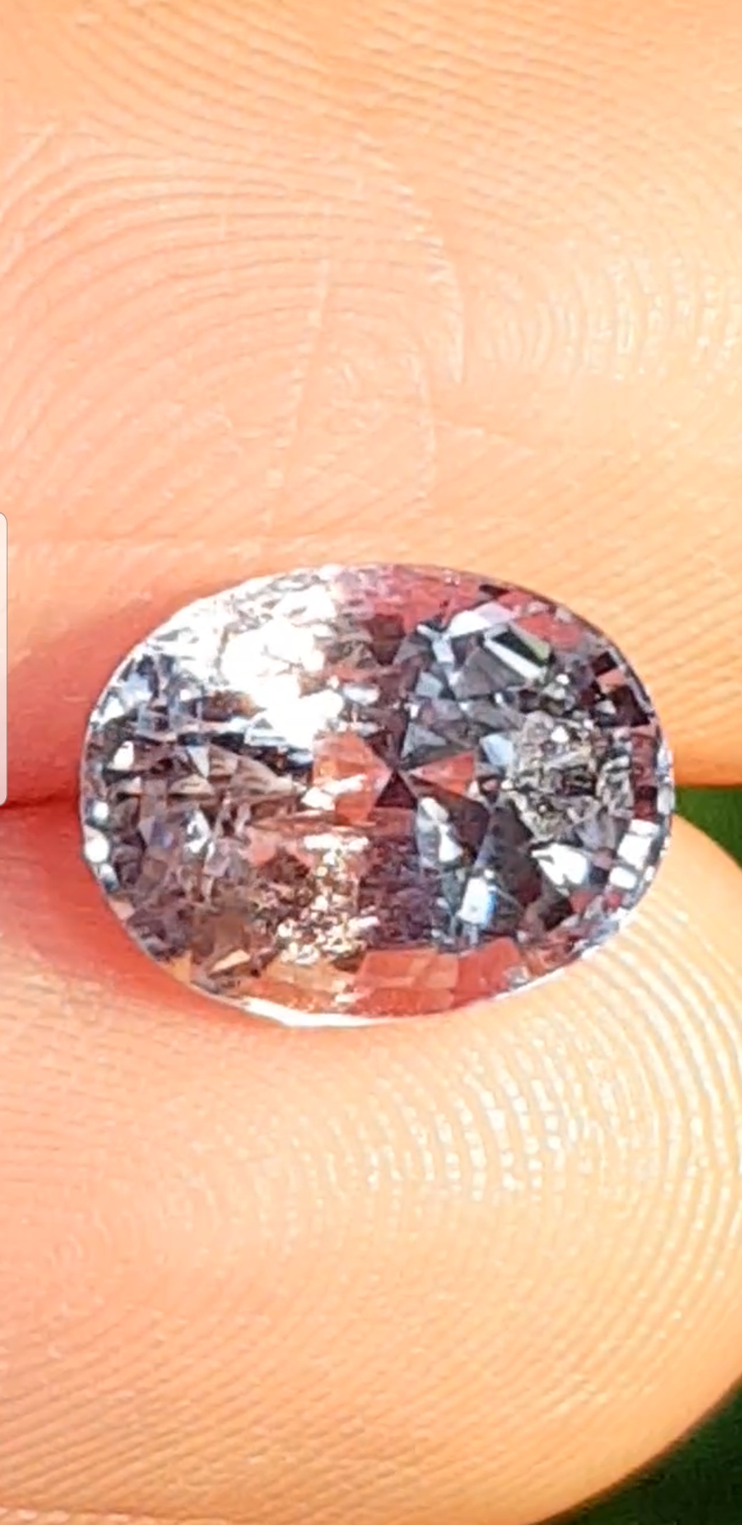 พลอย คัลเลอร์เชนจ์ แซฟไฟร์ Color Change Sapphire 2.77 กะรัต (Cts.) ดิบ พร้อมใบเซอร์ พลอยแท้ อัญมณีมงคลประจําวันเกิด เครื่องประดับพลอย