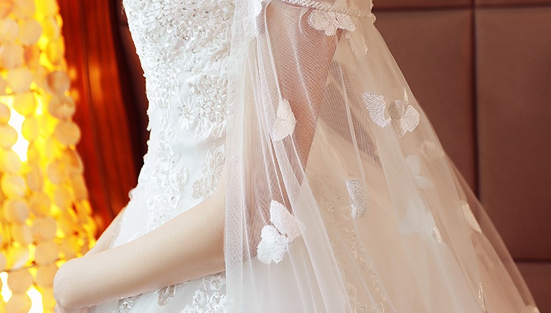 ชุดแต่งงาน ไหล่ปาด หางยาว เชือกผูกหลัง