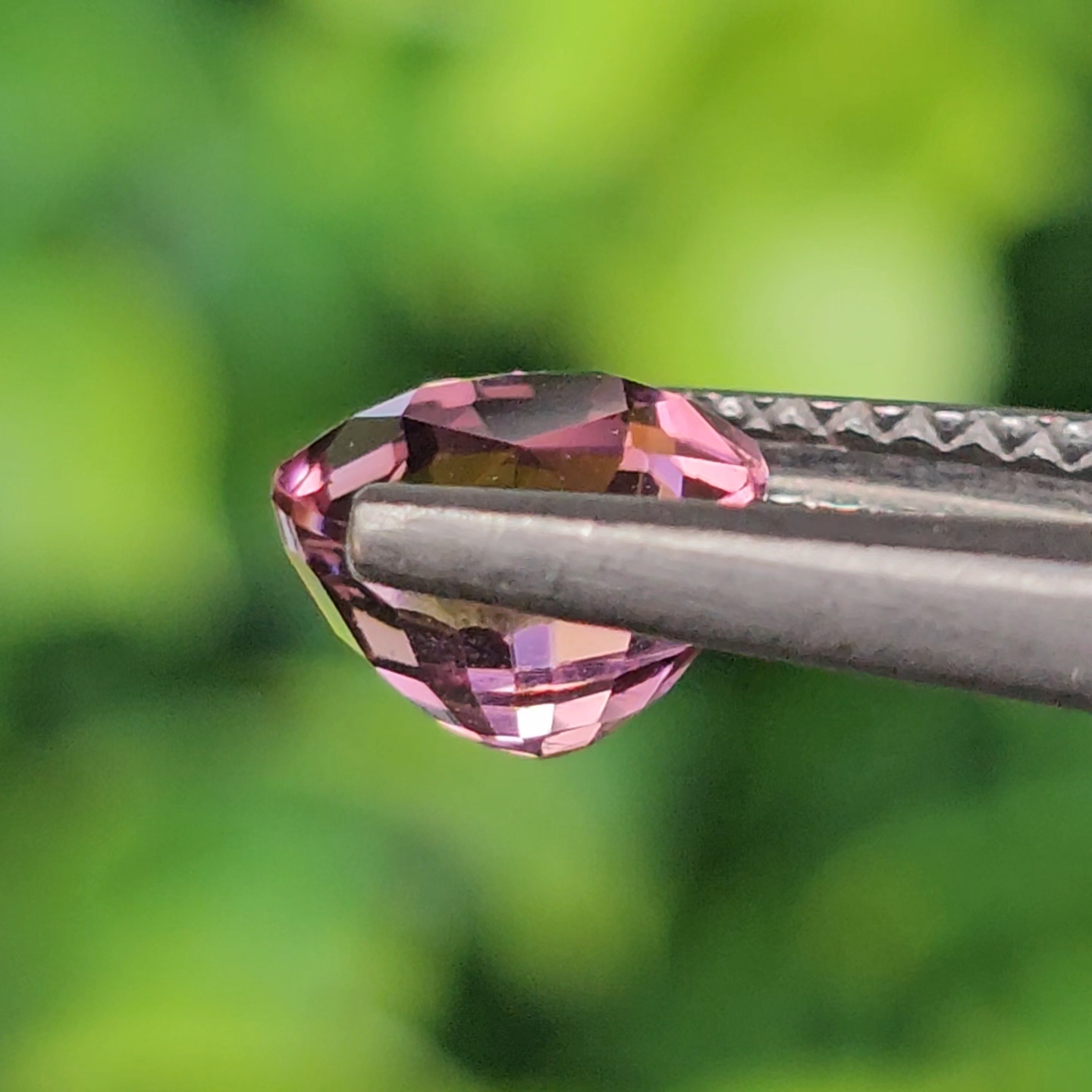 พลอย ชมพู ทัวร์มารีน (Pink Tourmaline) 1.34 กะรัต (Cts.) อัญมณีมงคลประจําวันเกิด เครื่องประดับพลอย