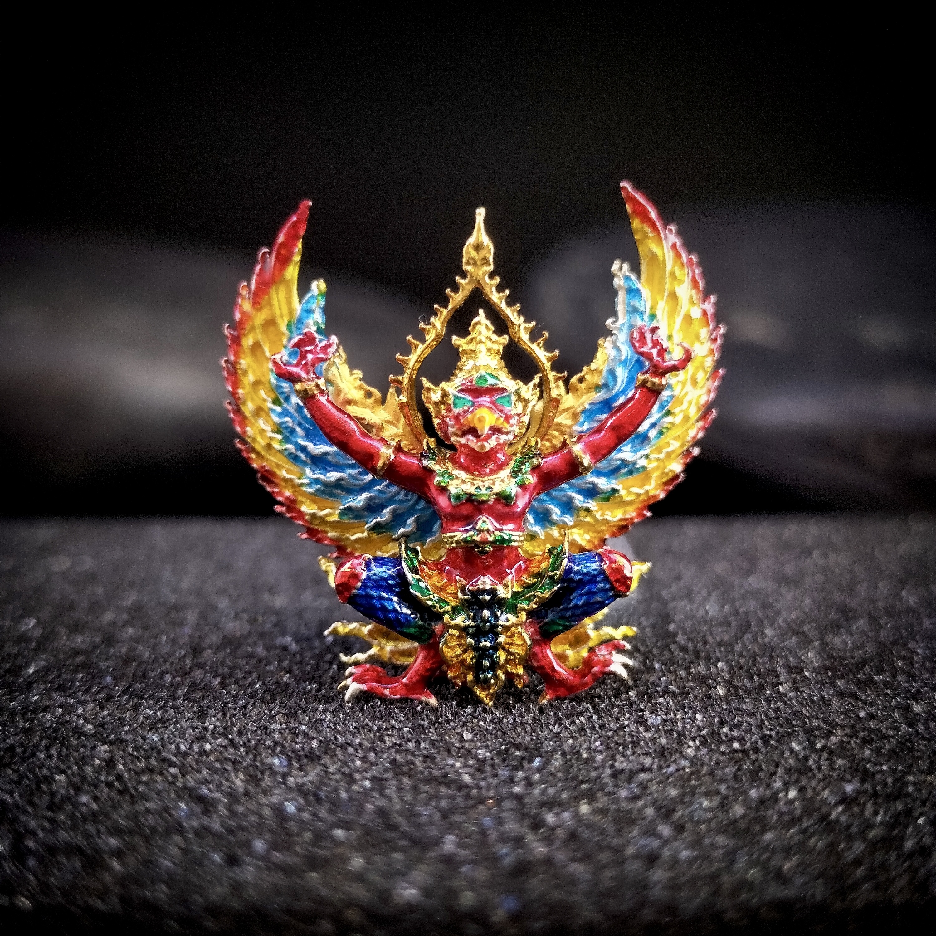พญาครุฑประสิทธิ์เศรษฐี (พิมพ์เล็ก 2 cm) เนื้อสัมฤทธิ์ชุบ 2 กษัตริย์ ลงยาชาวดี
