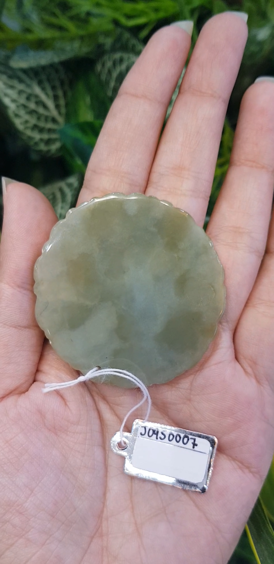 หยก พม่า แท้ Jade จี้หยก (jadeite) แกะสลักรูปมังกร ดิบ ไม่ผ่านการปรับปรุง (Type A) พม่า (Myanmar)