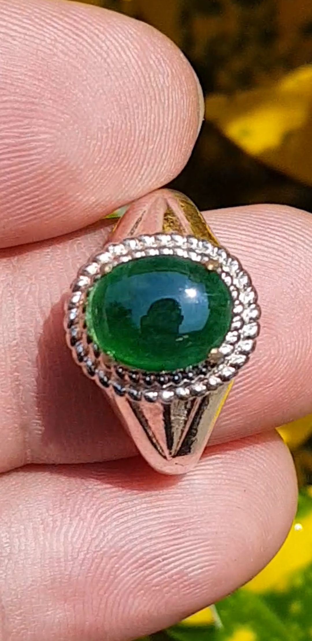หยก พม่า แท้ Jade แหวนหยก 翡翠戒指 (Jadeite ring) 1.23 กะรัต (Cts.) ดิบ ไม่ผ่านการปรับปรุง (Type A) พม่า (Myanmar)