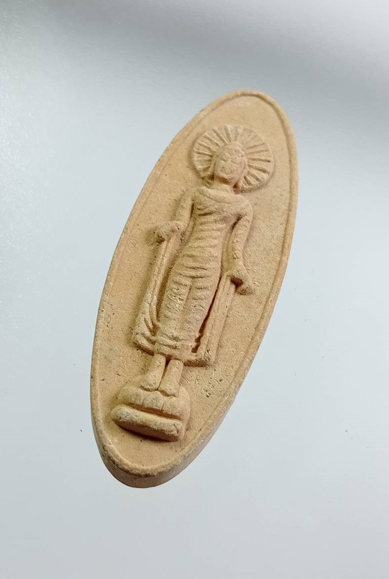 ผ3438 พระผงพระพุทธ หลังยันต์ อะ อุ มะ ไม่ทราบที่