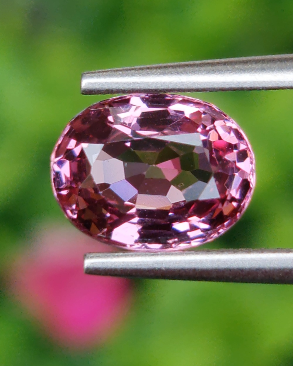 พลอย สปิเนล (Spinel) 2.07 กะรัต (Cts.) ดิบ (Unheated) พร้อมใบเซอร์ พลอยแท้ อัญมณีมงคลประจําวันเกิด เครื่องประดับพลอย