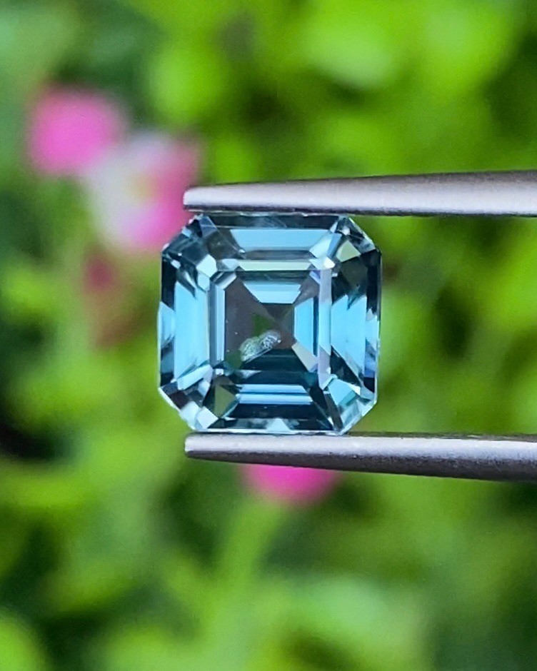 พลอย เพทาย (Zircon) 2.48 กะรัต (Cts.) พลอยแท้ อัญมณีมงคลประจําวันเกิด เครื่องประดับพลอย