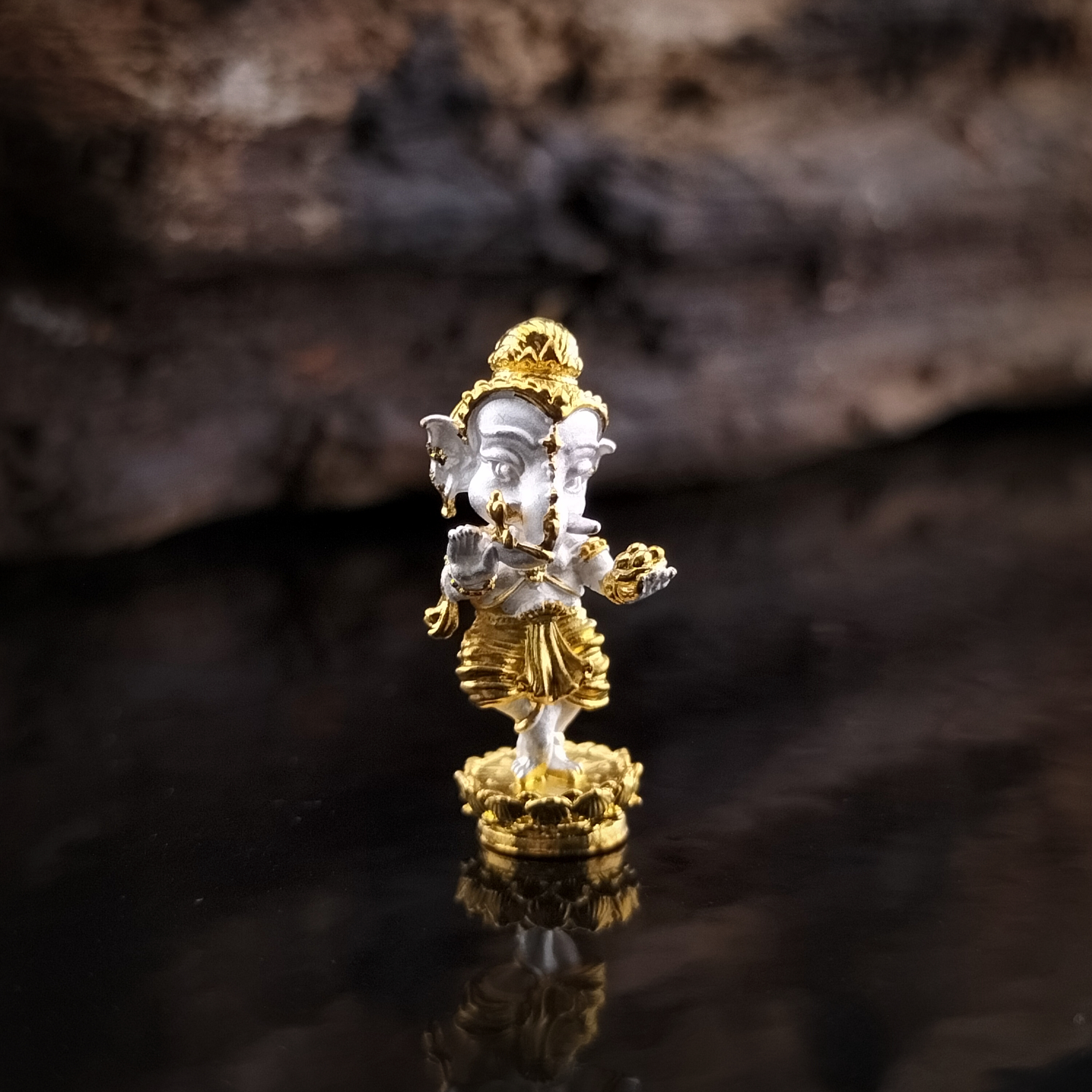 พระพิฆเนศน้อย คเณศนาฏย รหัส 5 เนื้อบรอนซ์ชุบ2กษัตริย์ (เงิน+ทอง)