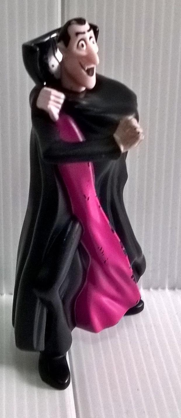 Dracular จาก hotel transylvania ขนาดประมาณ 10 cm.
