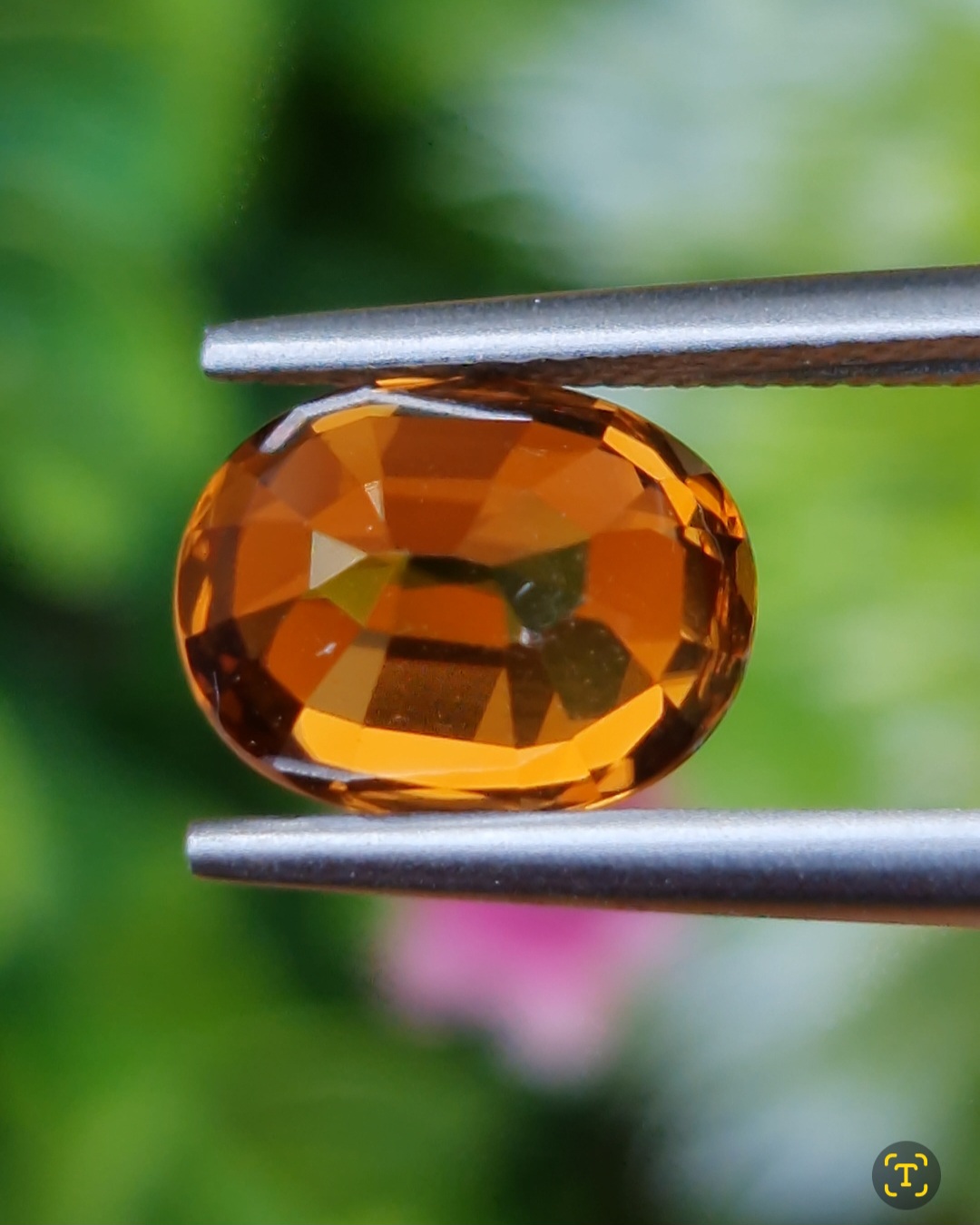 พลอย เพทาย (Zircon) 4.02 กะรัต (Cts.) ดิบ (Unheated) พลอยแท้ อัญมณีมงคลประจําวันเกิด เครื่องประดับพลอย