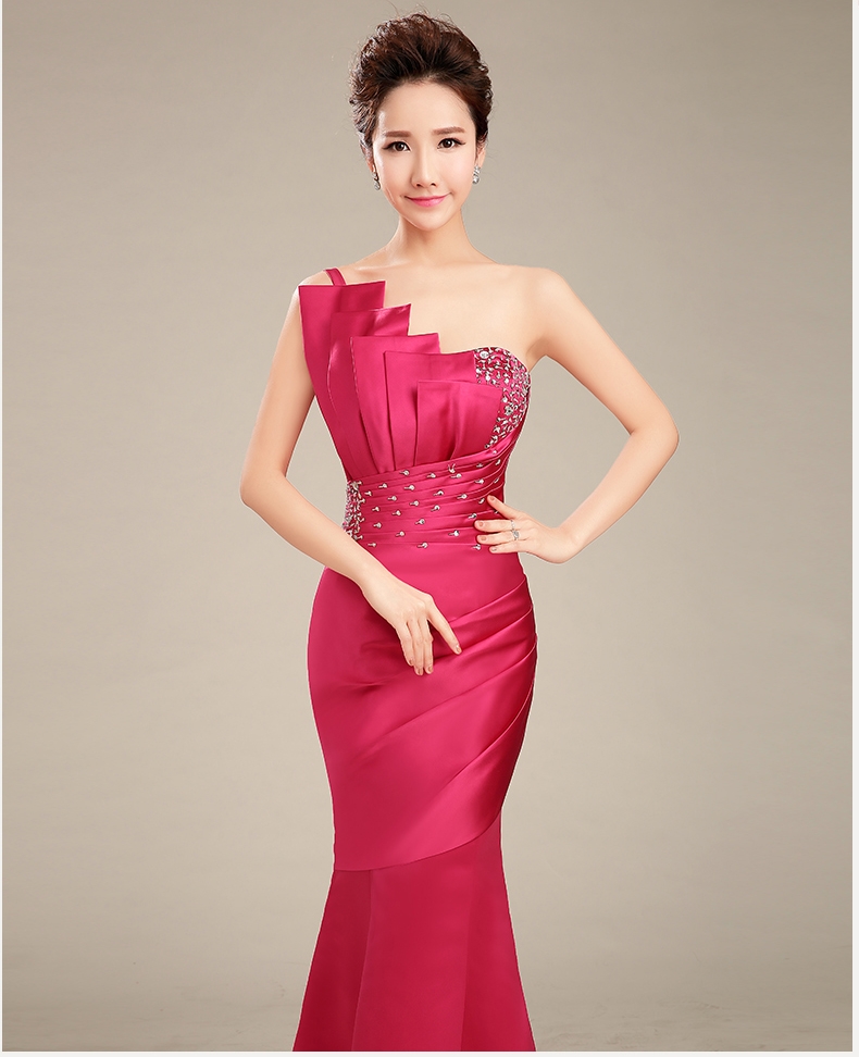 Pre-order ชุดราตรียาว เกาะอก ไหล่เดียว ผ้าซาตินเข้ารูป ปักเลื่อมสวยหรู มีซิป