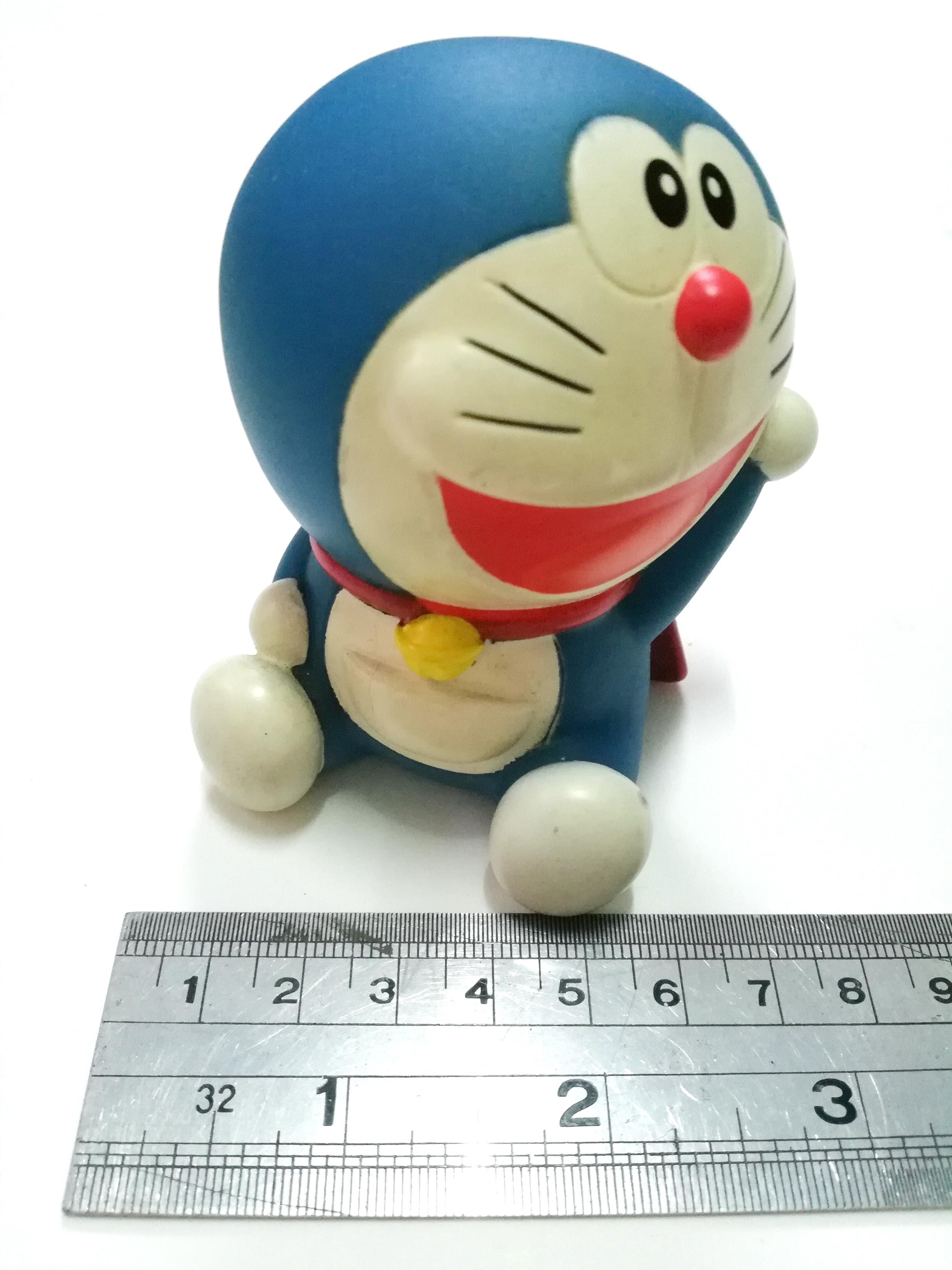 ของสะสม ซอฟโดเรม่อน ** มีตำหนิ โปรดตรวจสอบทุกภาพ โดเรม่อน โดราเอม่อนสวมผ้าคลุมสีแดง