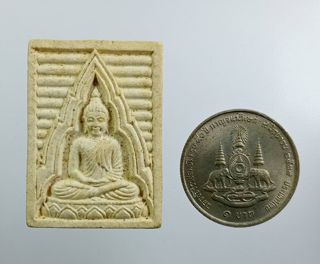 ผ3214 พระผง พิมพ์พระพุทธหน้าอินเดีย หลังยันต์พุทธโธ ไม่ทราบที่