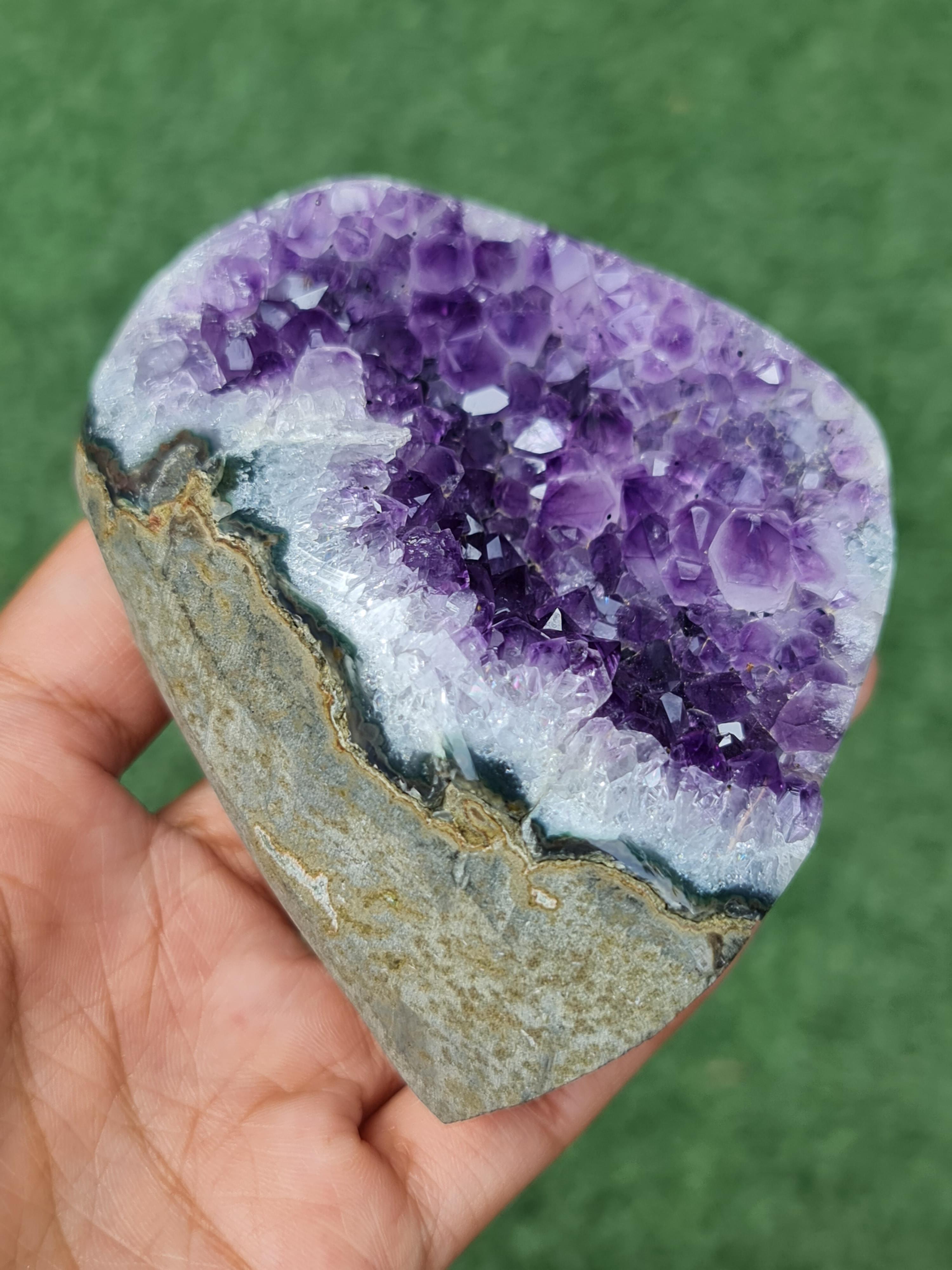 ก้อน ผลึก อเมทิส จีโอด Amethyst Geode 356 กรัม (grams.) พลอยแท้ อัญมณีมงคลประจําวันเกิด เครื่องประดับพลอย