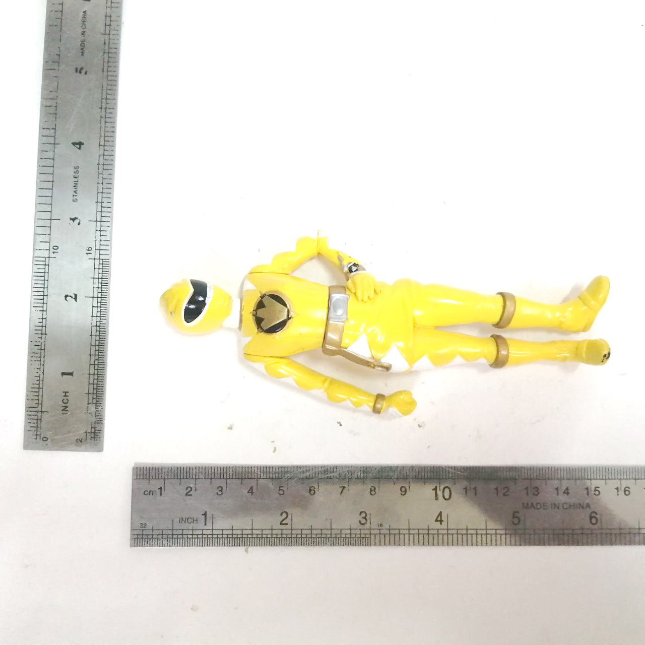 ซอฟ5.5นิ้ว อาบะเยลโล่ แอคชั่นโพส ขนาดตามรูป สภาพดี มีรอยบ้าง