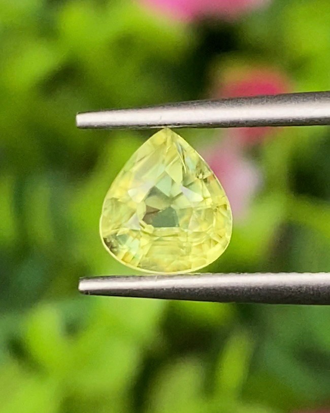 พลอย สฟีน Natural Sphene 1.14 กะรัต (Cts.) ดิบ (Unheated) พลอยแท้ อัญมณีมงคลประจําวันเกิด เครื่องประดับพลอย
