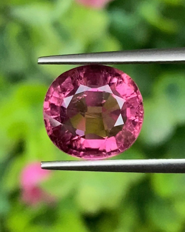 พลอย ชมพู พิ้งค์ ทัวร์มารีน (Pink Tourmaline) 3.94 กะรัต (Cts.) อัญมณีมงคลประจําวันเกิด เครื่องประดับพลอย
