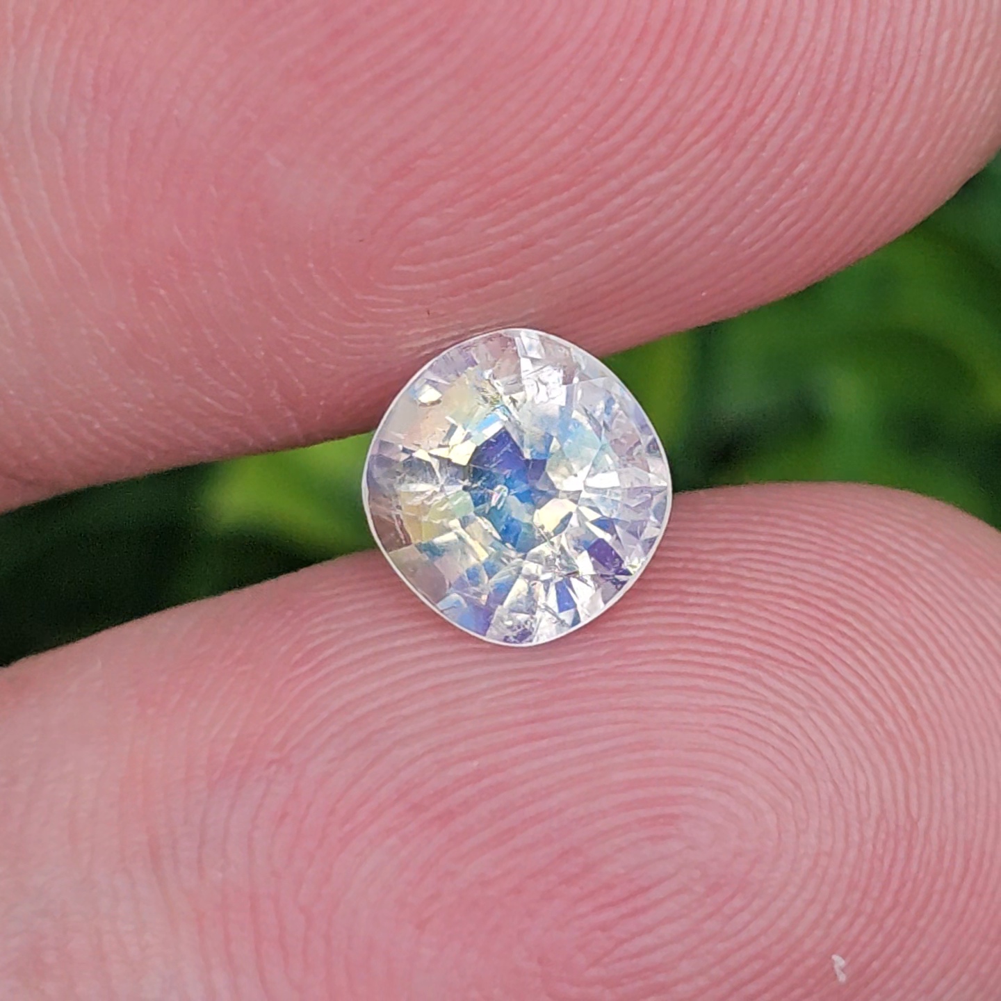 พลอย มูนสโตน เรนโบว์ rainbow moonstone 1.47 กะรัต (cts.) พลอยแท้ อัญมณีมงคลประจําวันเกิด เครื่องประดับพลอย