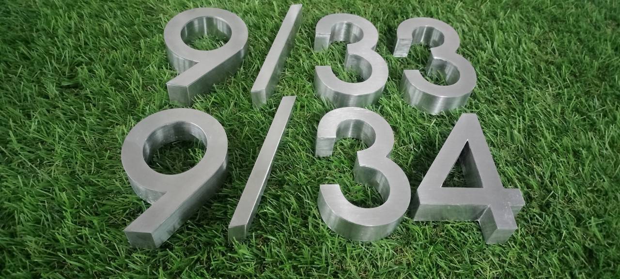 อักษรสแตนเลสสีเงินแฮร์ไลน์ ป้ายบ้านเลขที่