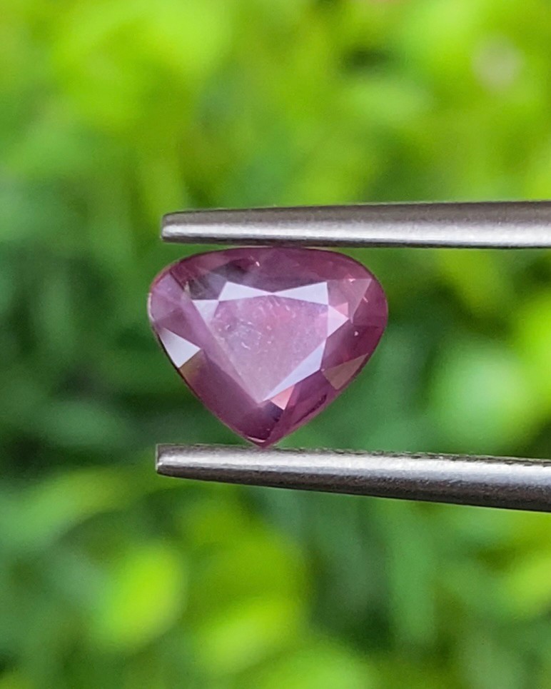 พลอย ทับทิม Ruby sapphire 1.02 กะรัต (Cts) ดิบ Unheated พลอยแท้ อัญมณีมงคลประจําวันเกิด เครื่องประดับพลอย