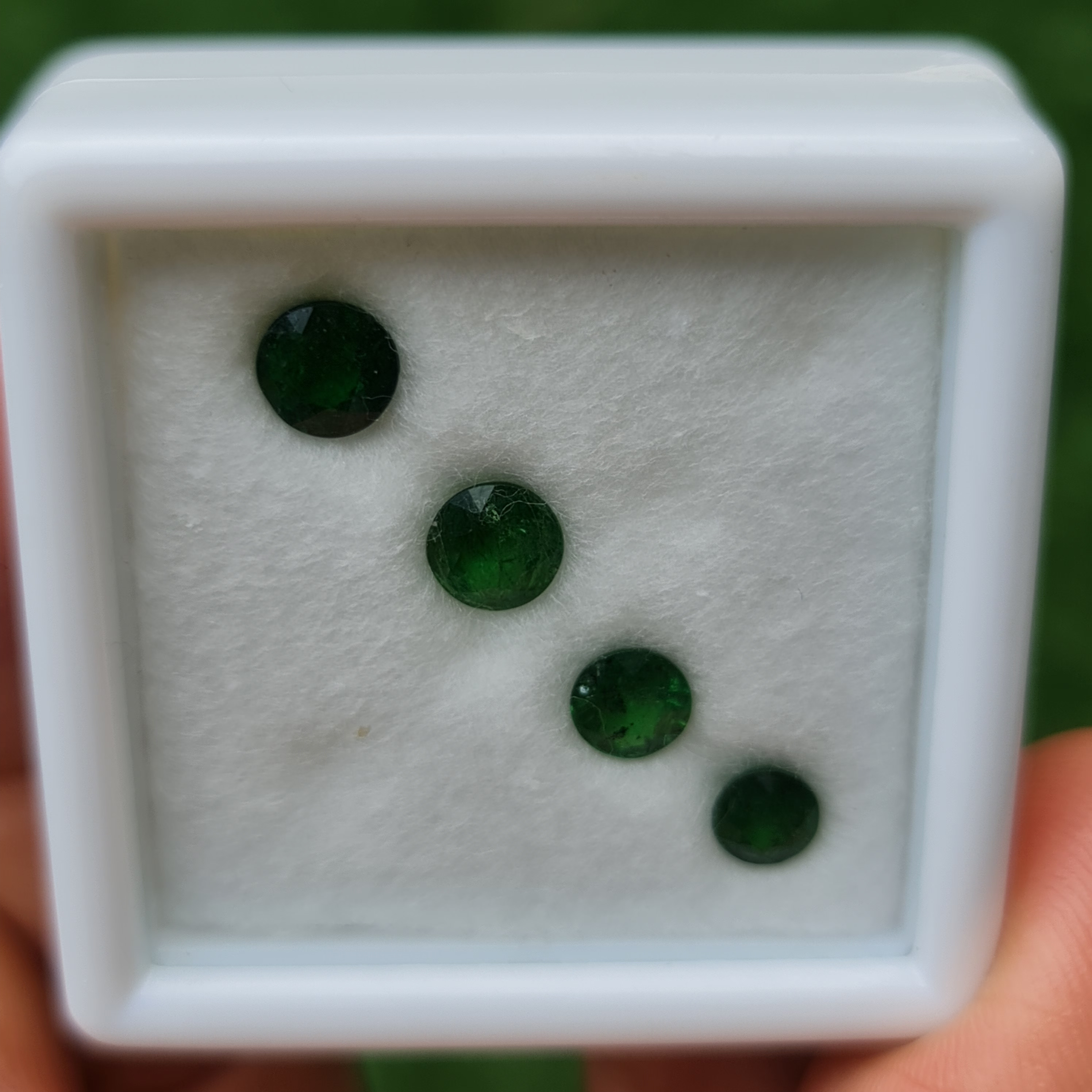 พลอย ซาโวไรท์ Tsavorite Garnet 2.78 กะรัต (Cts.) 4 เม็ด พลอยแท้ อัญมณีมงคลประจําวันเกิด เครื่องประดับพลอย