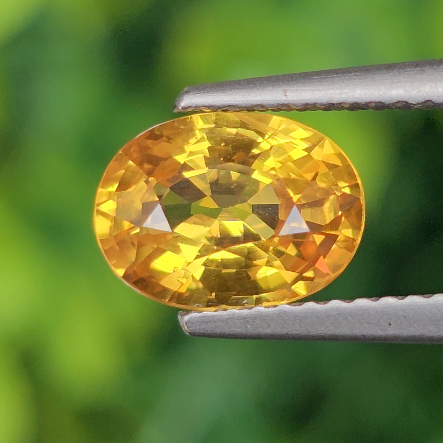 พลอย บุษราคัม yellow sapphire 2.33 กะรัต (Cts.) พลอยแท้ อัญมณีมงคลประจําวันเกิด เครื่องประดับพลอย