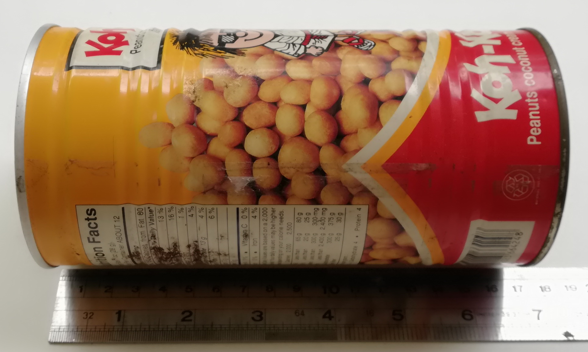 ของสะสม กล่องสังกะสี (กล่องโลหะ) กระป๋องโก๋แก่รสกะทิ กระป๋องทรงกระบอกสีเหลืองแดง เส้นผ่าศุนย์กลางประมาณ 3" ความสูงประมาณ 7"