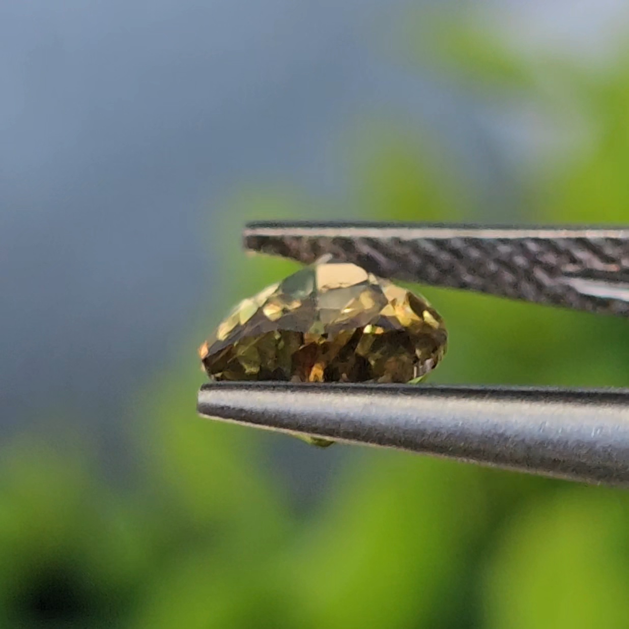 พลอย อเล็กซานไดร์ (Natural Alexandrite Chrysoberyl) 1.03 กะรัต (Cts.) ดิบ (Unheated) พร้อมใบเซอร์ พลอยแท้ อัญมณีมงคลประจําวันเกิด เครื่องประดับพลอย