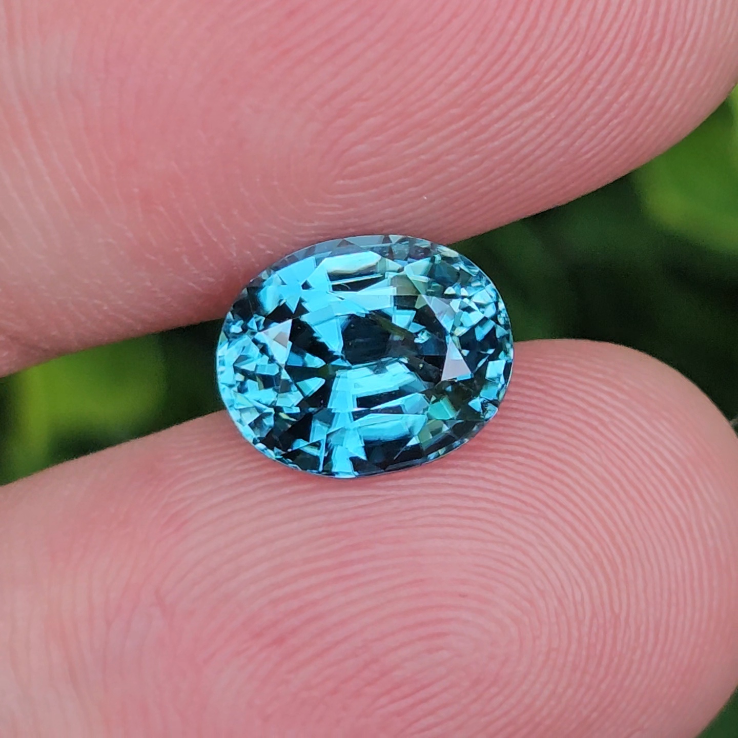 พลอย เพทาย (Zircon) 4.65 กะรัต (Cts.) พลอยแท้ อัญมณีมงคลประจําวันเกิด เครื่องประดับพลอย