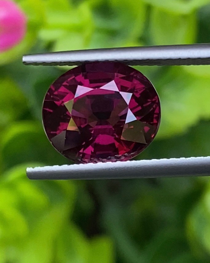 พลอย โรโดไลต์ กาเน็ท Rhodolite Garnet 5.23 กะรัต Cts.พลอยแท้ อัญมณีมงคลประจําวันเกิด เครื่องประดับพลอย