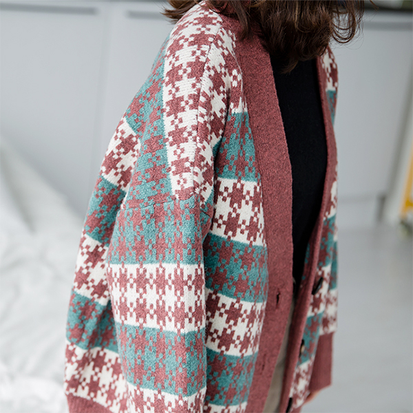 CARDIGAN เสื้อคลุมไหมพรมคอวี ผ้าหนานุ่มถักลายตาราง (12272B)