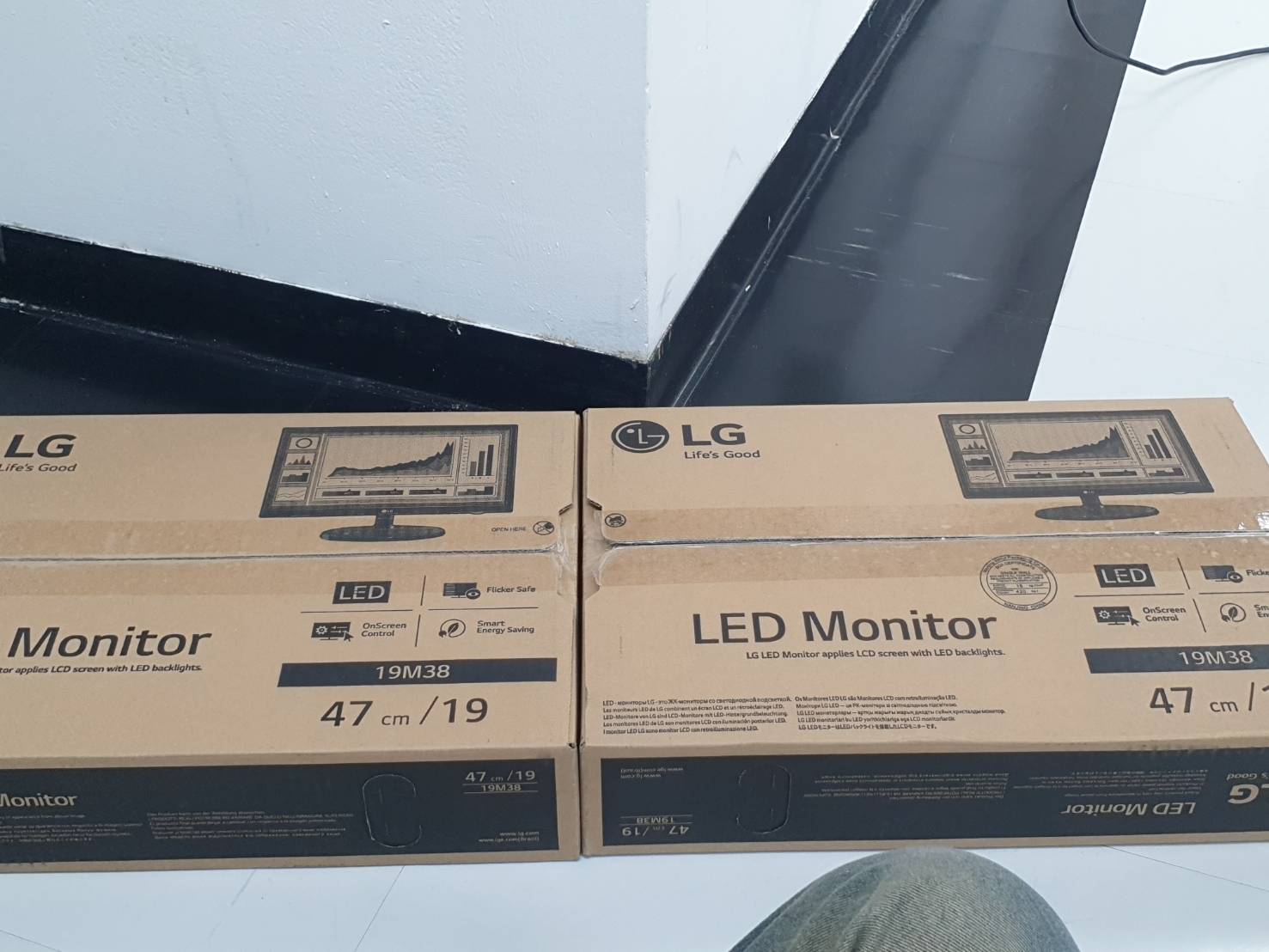 จอคอมพิวเตอร์ LG 19M38A-B มีสองตัวเหมือนใหม่มีกล่อง