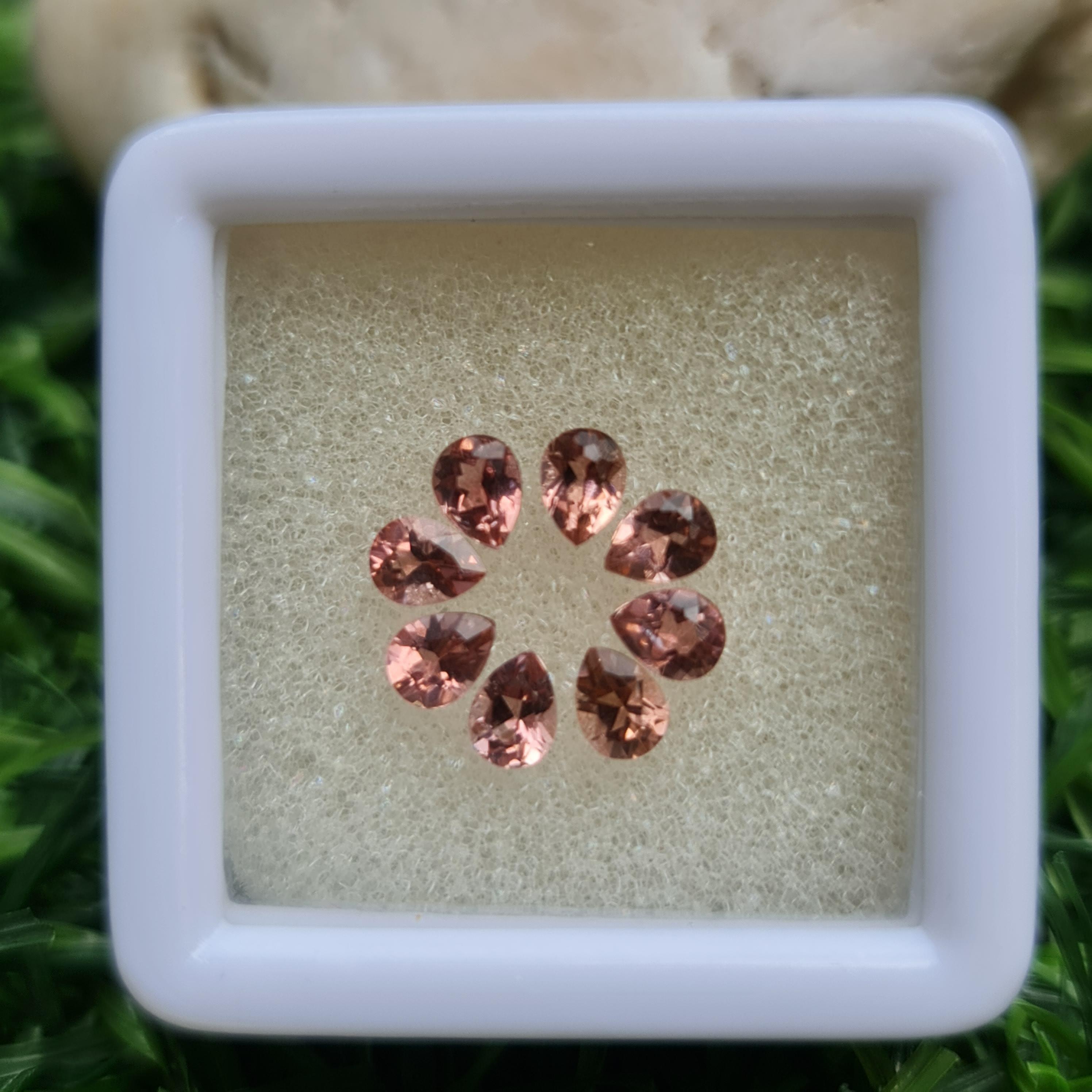 พลอย ชมพู พิ้งค์ ทัวร์มารีน (Pink Tourmaline) 1.25 กะรัต (Cts.) 8 เม็ด อัญมณีมงคลประจําวันเกิด เครื่องประดับพลอย