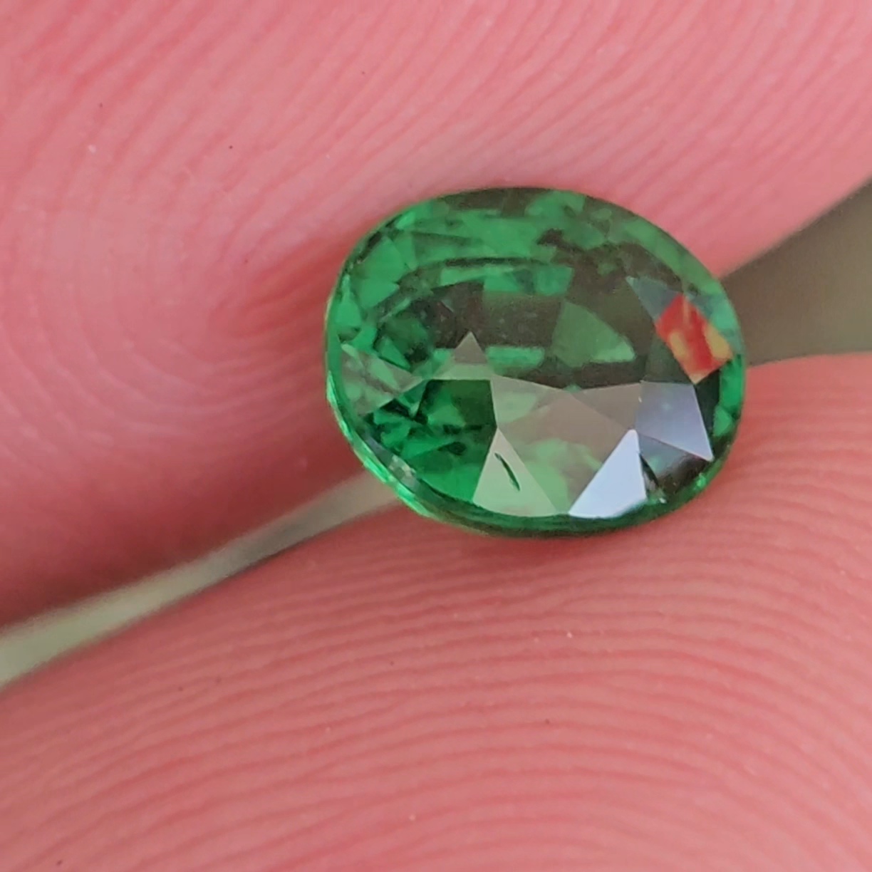 พลอย ซาโวไรท์ Tsavorite Garnet 1.26 กะรัต (Cts.) ดิบ Unheated พร้อมใบเซอร์ อัญมณีมงคลประจําวันเกิด เครื่องประดับพลอย