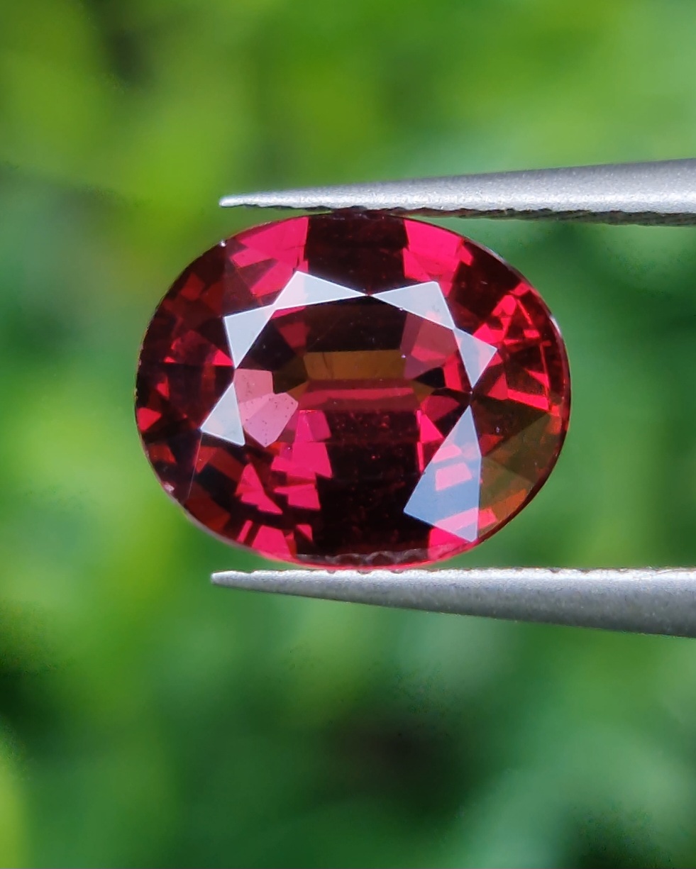 พลอย โรโดไลต์ กาเน็ท Rhodolite Garnet 2.50 กะรัต Cts.พลอยแท้ อัญมณีมงคลประจําวันเกิด เครื่องประดับพลอย