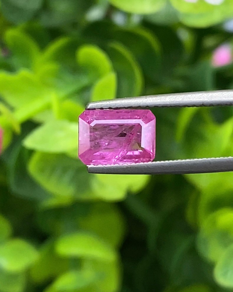 พลอย ชมพู พิ้ง แซฟไฟร์ Pink Sapphire 1.49 กะรัต (Cts.) พลอยแท้ อัญมณีมงคลประจําวันเกิด เครื่องประดับพลอย