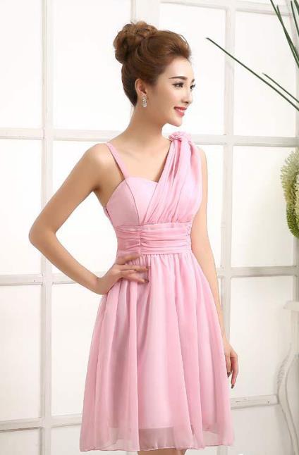 พร้อมส่ง ชุดเดรสสั้น เกาะอก ไหล่เดียว จับสม๊อกด้านหลัง