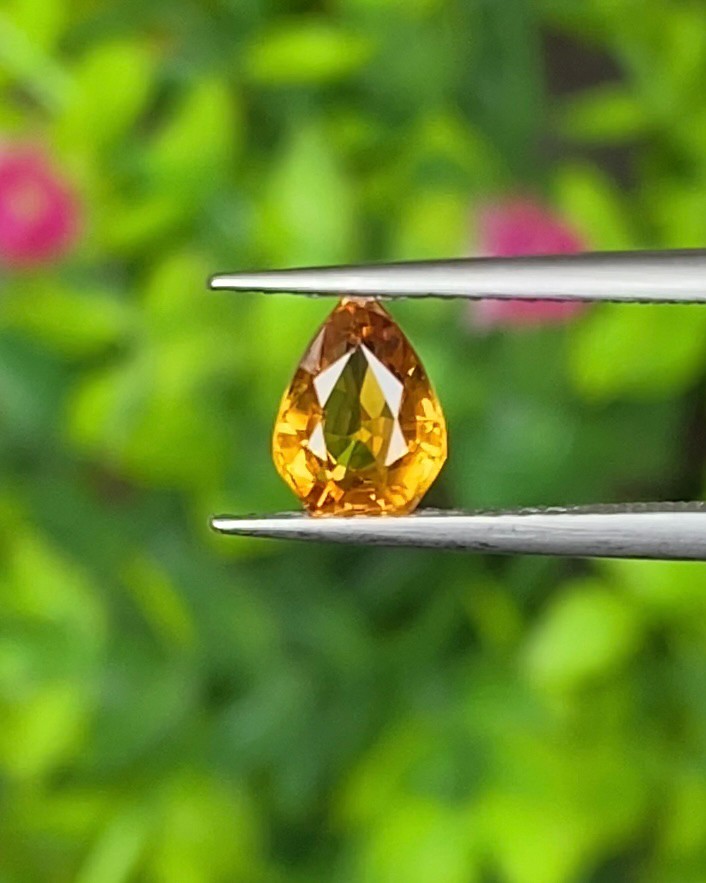 พลอย บุษราคัม Yellow Sapphire 0.99 กะรัต (Cts.) พลอยแท้ อัญมณีมงคลประจําวันเกิด เครื่องประดับพลอย