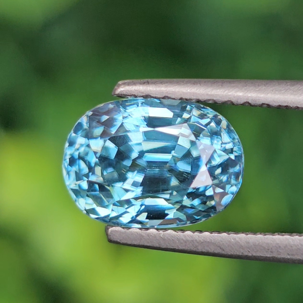 พลอย เพทาย (Zircon) 3.33 กะรัต (Cts.) พลอยแท้ อัญมณีมงคลประจําวันเกิด เครื่องประดับพลอย