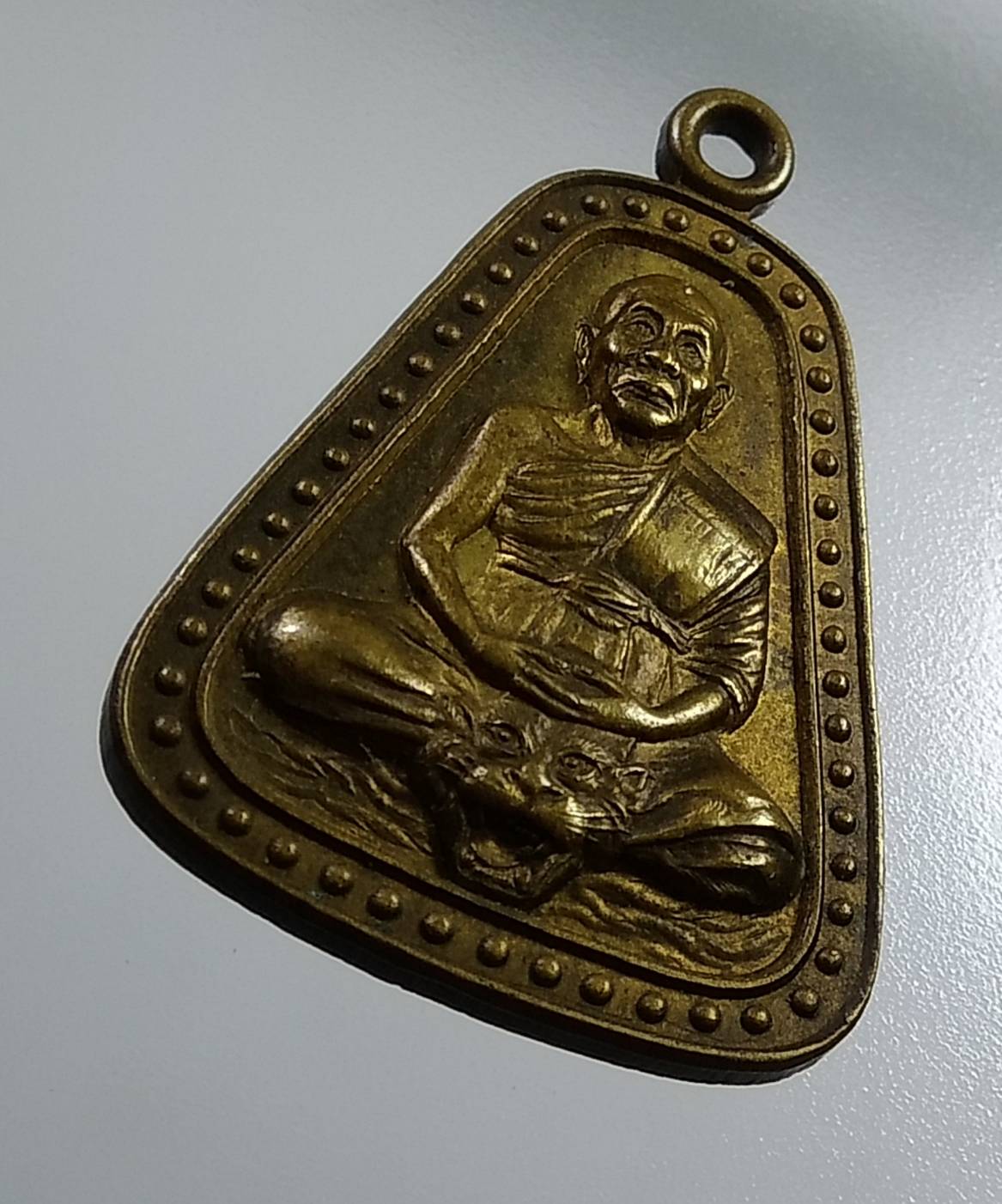 A1922 เหรียญจอบใหญ่ หลวงพ่อเพี้ยน วัดเกริ่นกฐิน จ.ลพบุรี ปี2551