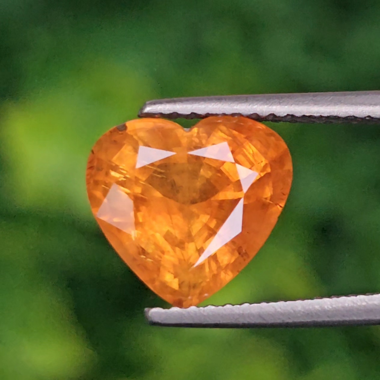 พลอย บุษราคัม Yellow Sapphire 4.03 กะรัต (Cts.) พลอยแท้ อัญมณีมงคลประจําวันเกิด เครื่องประดับพลอย