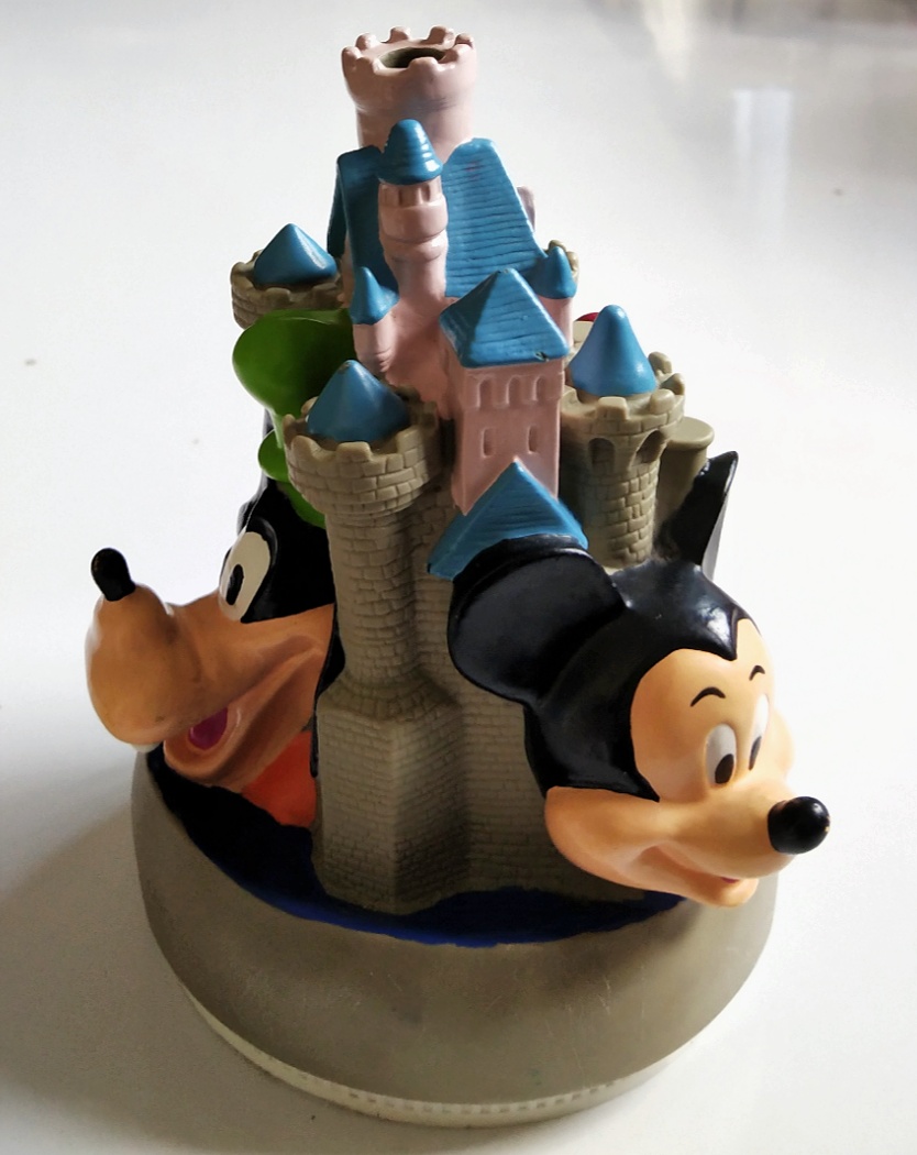 ของสะสม ท็อปเปอร์ ปราสาทดิสนีย์ ตกแต่งด้วยหัวมิกกี้เมาส์ ,มินนี่เมาส์,กู๊ฟฟี่ , Disney castle Topper ,decorated with Mickey mouse's head, Minnie mouse's head and Goofy's head