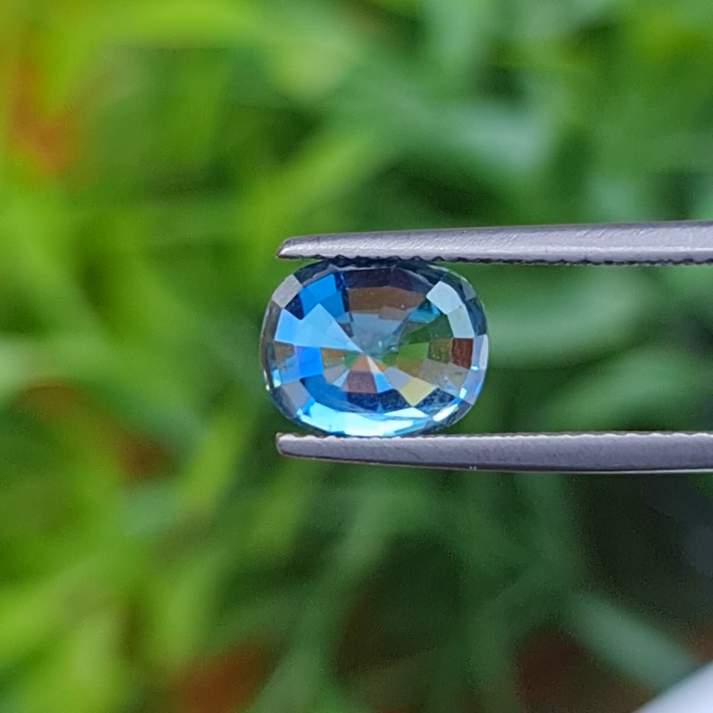 พลอย เพทาย (Zircon) 3.66 กะรัต (Cts.) พลอยแท้ อัญมณีมงคลประจําวันเกิด เครื่องประดับพลอย