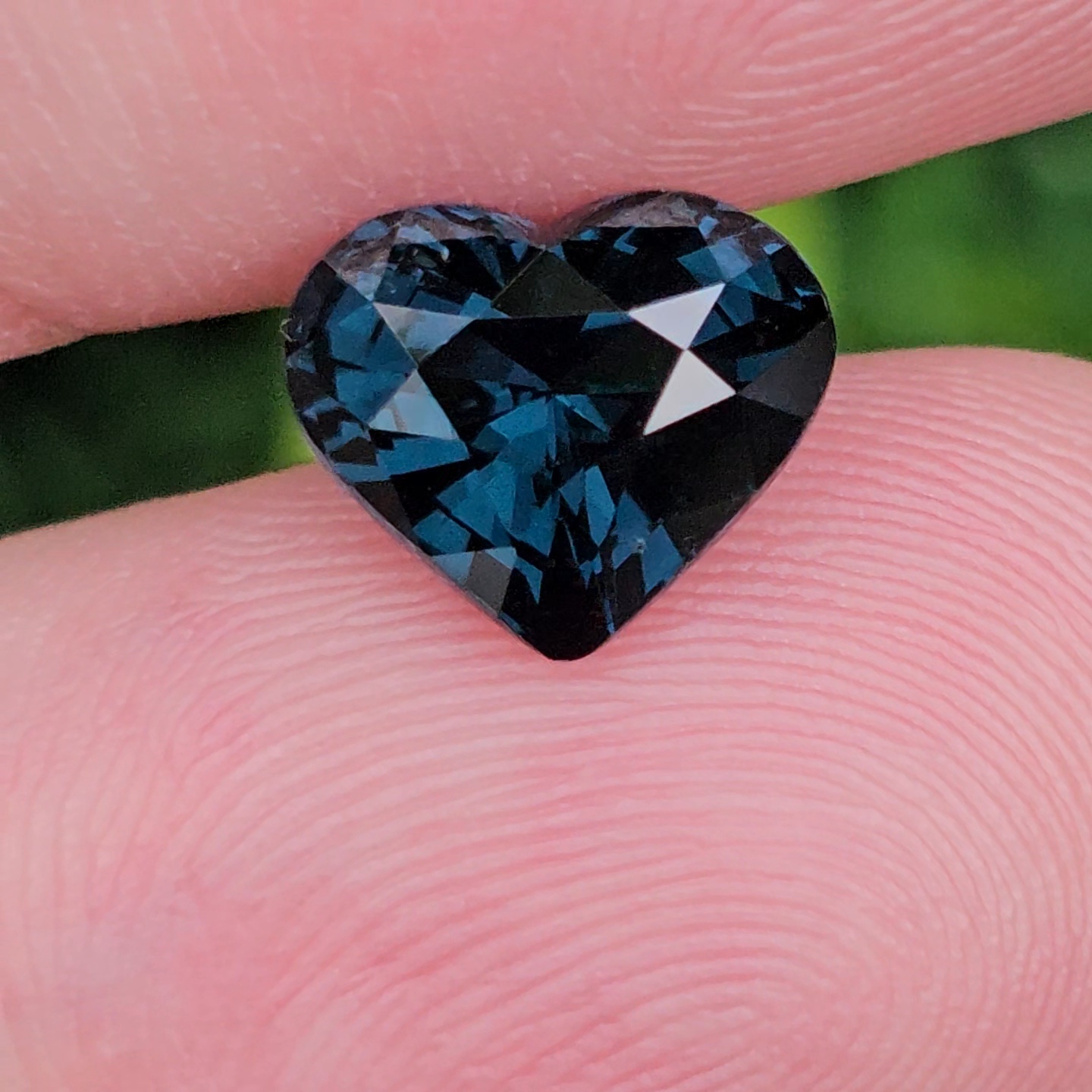 พลอย สปิเนล Spinel 2.71 กะรัต (Cts.) ดิบ (Unheated) พร้อมใบเซอร์ พลอยแท้ อัญมณีมงคลประจําวันเกิด เครื่องประดับพลอย