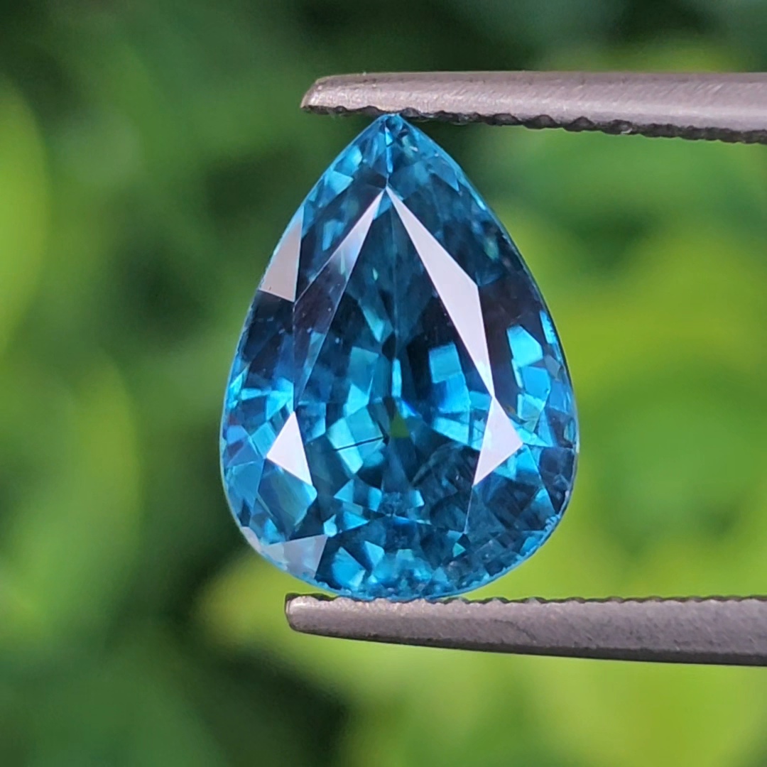 พลอย เพทาย (Zircon) 5.55 กะรัต (Cts.) พลอยแท้ อัญมณีมงคลประจําวันเกิด เครื่องประดับพลอย