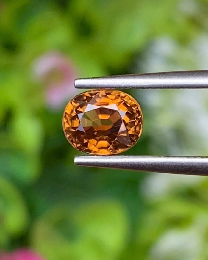 พลอย เพทาย (Zircon) 1.61 กะรัต (Cts.) พลอยแท้ อัญมณีมงคลประจําวันเกิด เครื่องประดับพลอย